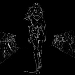 Dibujo en línea de una mujer, representando a Leonie Hanne, caminando con confianza en una pasarela de moda con flashes de cámara y el logo de Rebecca Minkoff en el fondo, todo ello en un fondo blanco.